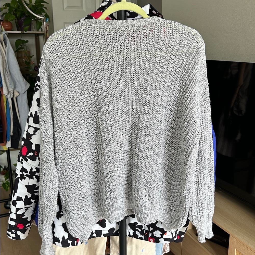 Brandy Melville Light Gray Knit Sweater - Picture 2 of 7